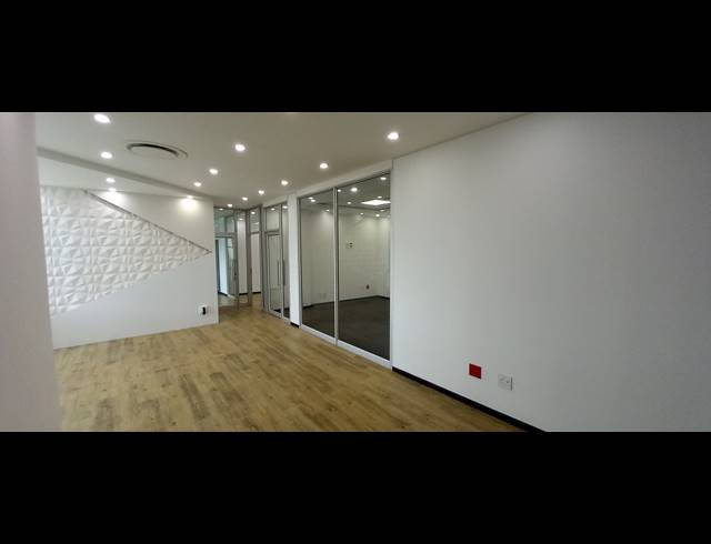 350M² OFFICE TO LET IN BRYANSTON